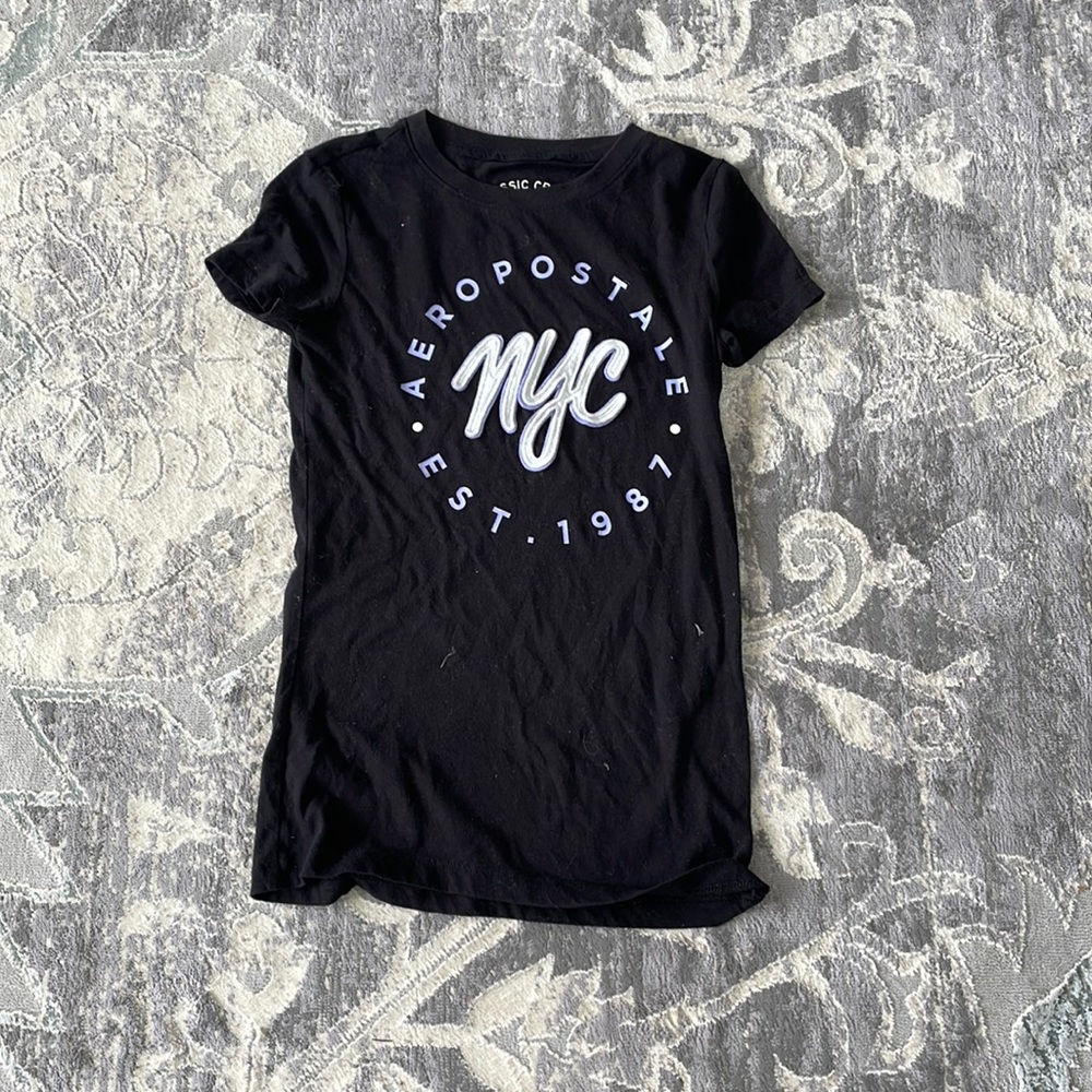 Black shirt sleeve shirt